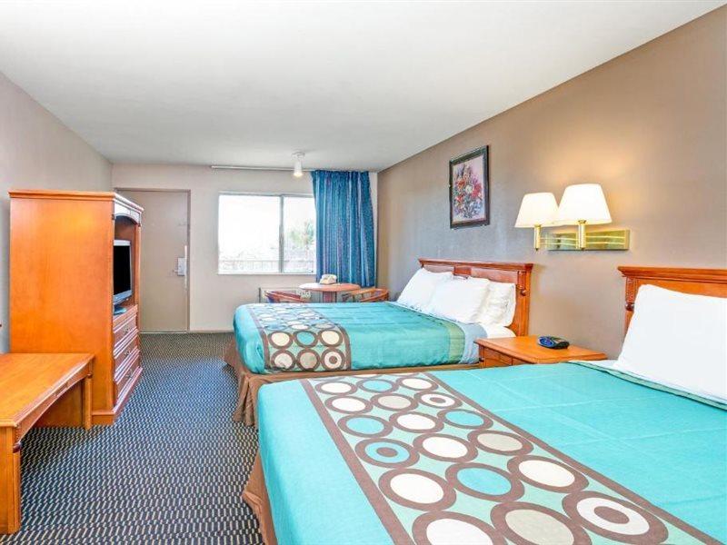 Super 8 By Wyndham Upland Ontario Ca Hotel Ngoại thất bức ảnh
